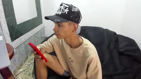 monkeyd_66 online show from February 16, 2025, 2:43 pm