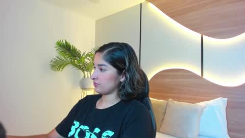 Snapshot of monserrat_blanco chatting on September 28, 2025, 2:17 am M O N S E online show from September 28, 2025, 2:17 am