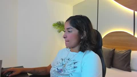Snapshot of monserrat_blanco chatting on September 30, 2025, 2:38 am M O N S E online show from September 30, 2025, 2:38 am