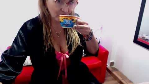 monserrat_diva online show from October 1, 2025, 11:00 pm