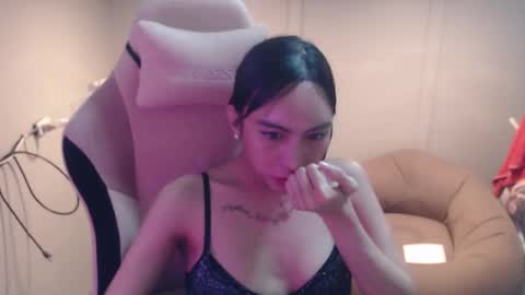 ELYSE A SIMPLE GIRL online show from January 23, 2025, 1:24 pm