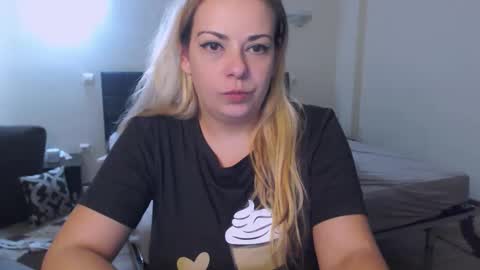 Monse online show from September 26, 2025, 8:24 pm