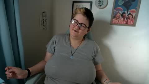 Snapshot of moojay00 chatting on December 15, 2025, 11:53 pm Moo Jay online show from December 15, 2025, 11:53 pm