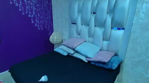 Snapshot of moom_ivy_ chatting on June 28, 2026, 12:44 pm online show from June 28, 2026, 12:44 pm