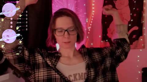 Roxy online show from November 17, 2025, 8:03 pm