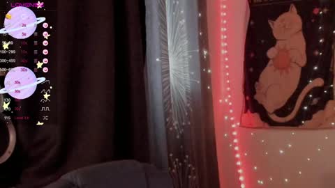 Snapshot of moon__girl chatting on May 21, 2026, 6:48 pm Roxy online show from May 21, 2026, 6:48 pm