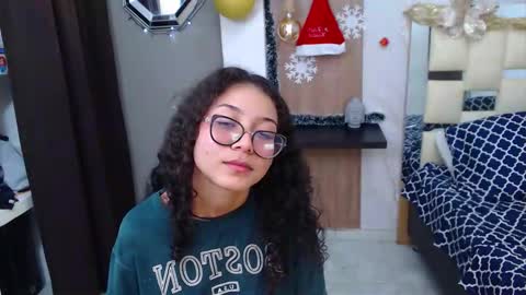 moon_and_fire_ online show from November 24, 2025, 4:34 am