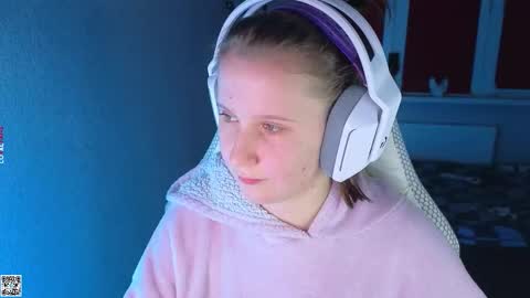 Lola online show from October 16, 2025, 3:24 pm