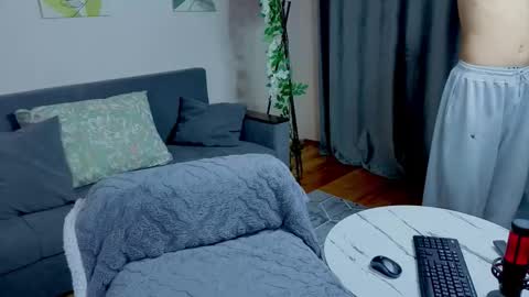 Felix and Maddy online show from November 22, 2025, 1:21 pm