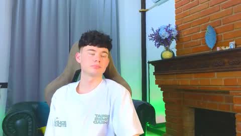 moon_gloww online show from February 17, 2026, 12:45 pm