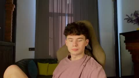 moon_gloww online show from March 11, 2026, 2:17 am