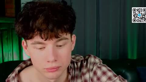 moon_gloww online show from March 17, 2026, 7:06 pm