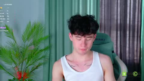 moon_gloww online show from April 1, 2026, 2:23 am