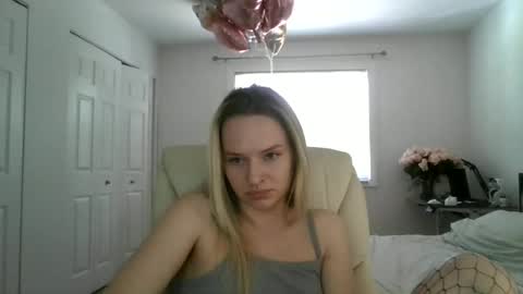 moon_light_girl online show from May 29, 2026, 6:50 pm
