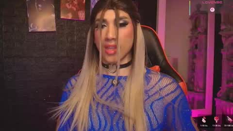 moon_nia online show from May 19, 2026, 11:00 pm