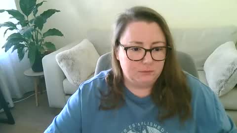 Snapshot of moon_petal chatting on October 22, 2025, 8:36 am Moon Petal online show from October 22, 2025, 8:36 am