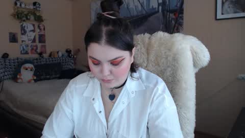Snapshot of moon_sugar_ chatting on April 6, 2026, 10:49 am Keira online show from April 6, 2026, 10:49 am