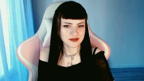 Snapshot of moon_velvet chatting on May 5, 2026, 4:15 pm sophie online show from May 5, 2026, 4:15 pm