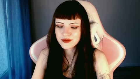 Snapshot of moon_velvet chatting on May 6, 2026, 5:29 pm sophie online show from May 6, 2026, 5:29 pm