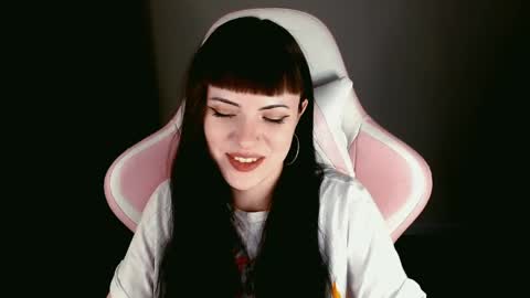 Snapshot of moon_velvet chatting on May 11, 2026, 11:35 pm sophie online show from May 11, 2026, 11:35 pm
