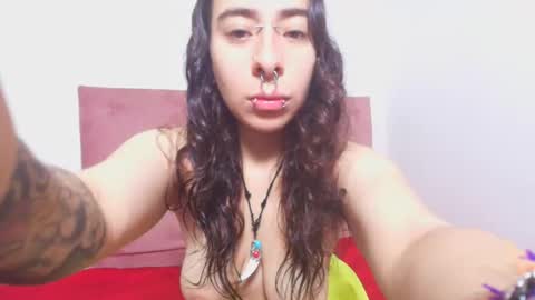 Snapshot of moonandzukko chatting on April 6, 2026, 1:47 am moonandzukko online show from April 6, 2026, 1:47 am
