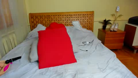 Snapshot of mooneclipce chatting on November 9, 2025, 7:39 am Lena online show from November 9, 2025, 7:39 am