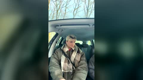 Snapshot of moonflamek chatting on January 10, 2026, 2:52 pm moonflamek online show from January 10, 2026, 2:52 pm