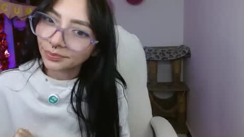 Snapshot of moonlady_ chatting on July 1, 2026, 3:52 am MOON online show from July 1, 2026, 3:52 am