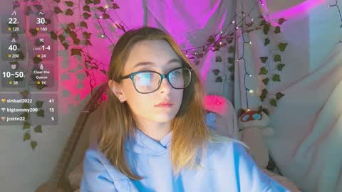 Snapshot of moonlight__lovers chatting on December 9, 2024, 12:40 pm Dana online show from December 9, 2024, 12:40 pm