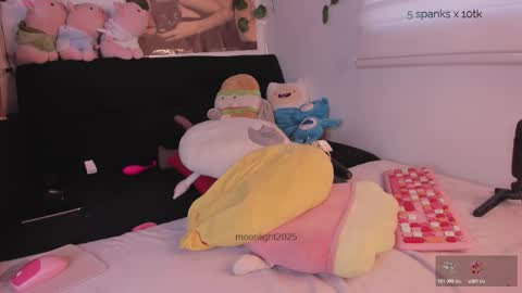 moonliight__ online show from November 8, 2025, 9:24 pm