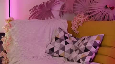 Snapshot of moonliora chatting on February 8, 2026, 6:11 pm moonliora online show from February 8, 2026, 6:11 pm