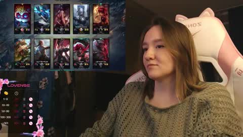 Snapshot of moonlish_siren chatting on December 20, 2025, 9:22 pm Katrin online show from December 20, 2025, 9:22 pm