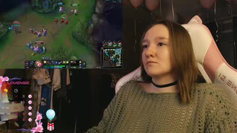 Snapshot of moonlish_siren chatting on January 10, 2026, 10:03 pm Katrin online show from January 10, 2026, 10:03 pm