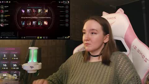 Snapshot of moonlish_siren chatting on February 9, 2026, 9:08 pm Katrin online show from February 9, 2026, 9:08 pm