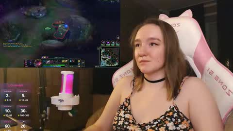 Snapshot of moonlish_siren chatting on February 15, 2026, 8:38 pm Katrin online show from February 15, 2026, 8:38 pm