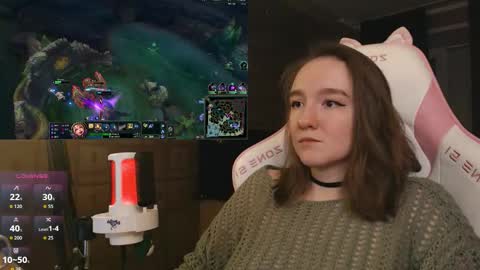 Snapshot of moonlish_siren chatting on February 19, 2026, 8:49 pm Katrin online show from February 19, 2026, 8:49 pm