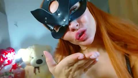 Snapshot of moonmaaiden chatting on December 21, 2025, 7:26 am Tina online show from December 21, 2025, 7:26 am