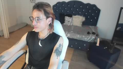 Moon online show from October 6, 2025, 8:06 pm