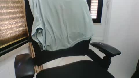 Snapshot of moonnighthugecock chatting on October 6, 2025, 10:12 am moonnighthugecock online show from October 6, 2025, 10:12 am