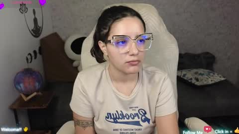 Snapshot of moonwoman_ chatting on February 17, 2025, 4:09 am Moon Woman online show from February 17, 2025, 4:09 am