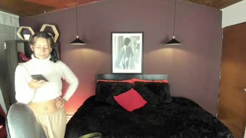 Snapshot of moony_14 chatting on April 6, 2026, 12:17 pm Michelle online show from April 6, 2026, 12:17 pm