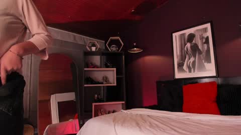 Snapshot of moony_14 chatting on April 15, 2026, 12:34 pm Michelle online show from April 15, 2026, 12:34 pm