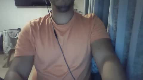 Snapshot of morenolatin19 chatting on October 24, 2025, 7:10 pm Jos Luis online show from October 24, 2025, 7:10 pm