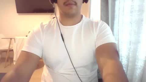 Snapshot of morenolatin19 chatting on October 26, 2025, 12:33 pm Jos Luis online show from October 26, 2025, 12:33 pm