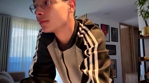 Snapshot of morgan_hiller chatting on October 5, 2025, 8:18 pm online show from October 5, 2025, 8:18 pm