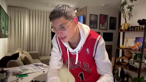 Snapshot of morgan_hiller chatting on October 28, 2025, 12:36 am online show from October 28, 2025, 12:36 am