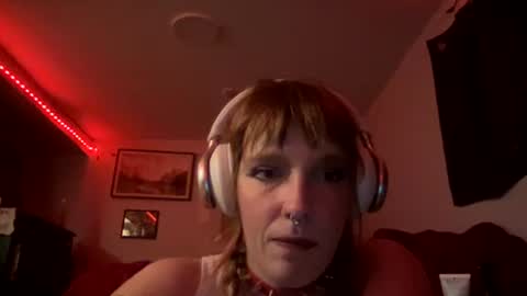 Snapshot of morrigan_danu chatting on October 19, 2025, 6:14 am morrigan_danu online show from October 19, 2025, 6:14 am
