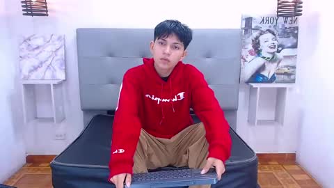 MORTELLE online show from November 14, 2025, 11:42 am