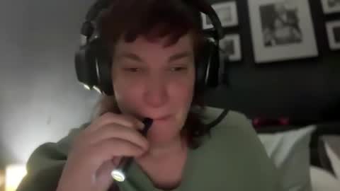 Snapshot of mossy_mommy chatting on February 18, 2025, 1:54 am Mossy Mommy online show from February 18, 2025, 1:54 am