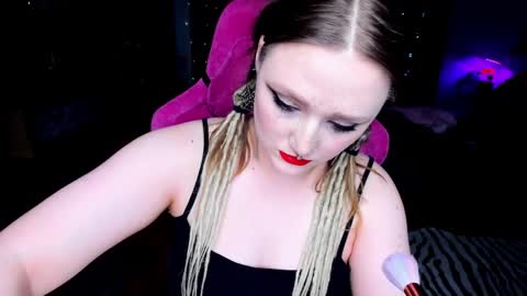 Snapshot of motorkate chatting on February 17, 2025, 2:15 pm motorkate online show from February 17, 2025, 2:15 pm